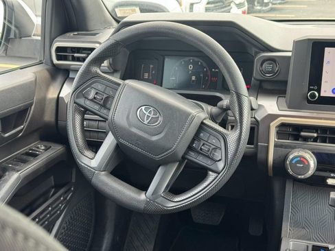 Used 2025 Toyota Tacoma SR5 AWD/4WD image 18