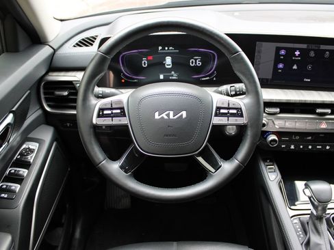 Used 2024 Kia Telluride EX w/ EX Captain's Chair Package AWD/4WD image 17