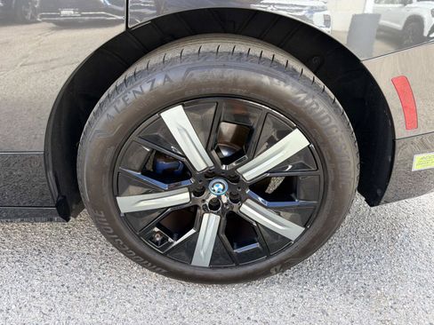 Used 2024 BMW iX xDrive50 w/ Premium Package AWD/4WD image 6