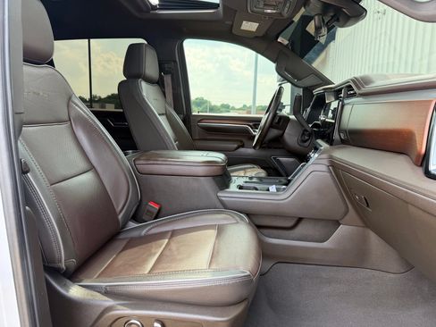 Used 2024 GMC Sierra 3500 Denali w/ Denali Reserve Package AWD/4WD image 23