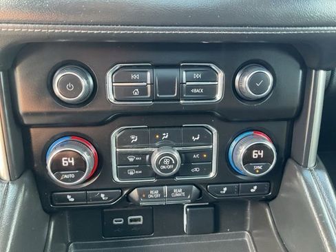 Used 2022 Chevrolet Suburban LT w/ Luxury Package AWD/4WD image 17