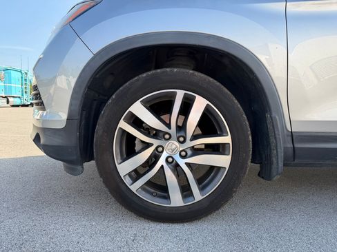 Used 2017 Honda Pilot Touring image 7