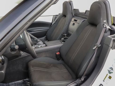 Used 2025 MAZDA MX-5 Miata Club RWD image 8