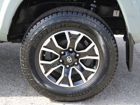 Used 2022 Toyota Tacoma TRD Sport w/ TRD Premium Sport Package RWD image 11
