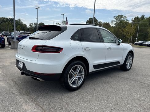 Used 2018 Porsche Macan AWD/4WD image 3