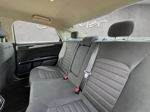 Used 2020 Ford Fusion SE FWD image 22