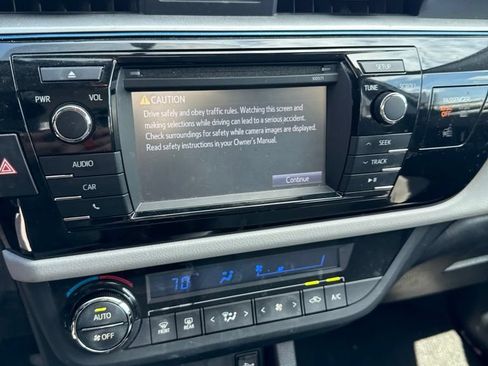 Used 2016 Toyota Corolla LE FWD image 13