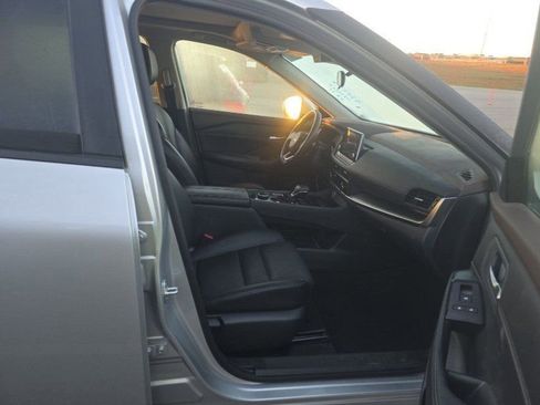 Used 2023 Nissan Rogue SV w/ SV Premium B Package image 11