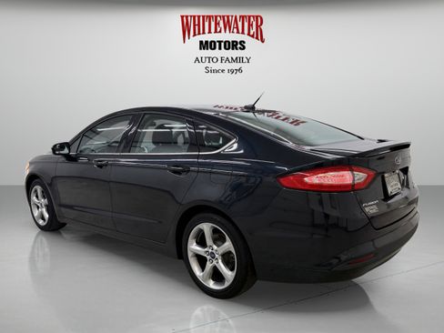 Used 2014 Ford Fusion SE FWD image 2