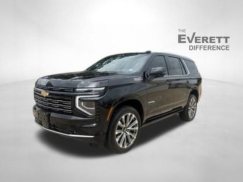 Used 2025 Chevrolet Tahoe High Country AWD/4WD image 3