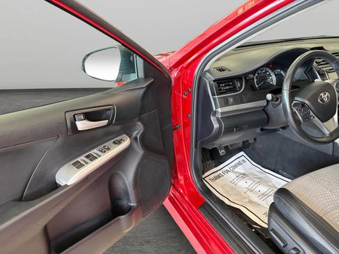 Used 2014 Toyota Camry SE FWD image 11