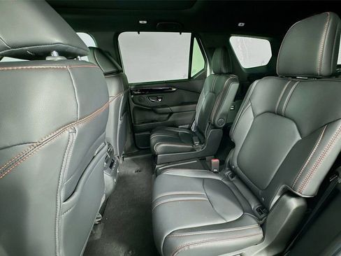 Used 2025 Honda Pilot TrailSport image 30