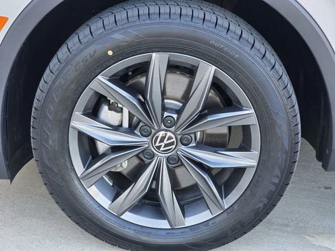 Used 2022 Volkswagen Tiguan SE image 8