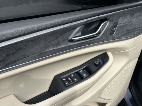 Used 2024 Jeep Grand Cherokee Limited w/ Luxury Tech Group II image 21