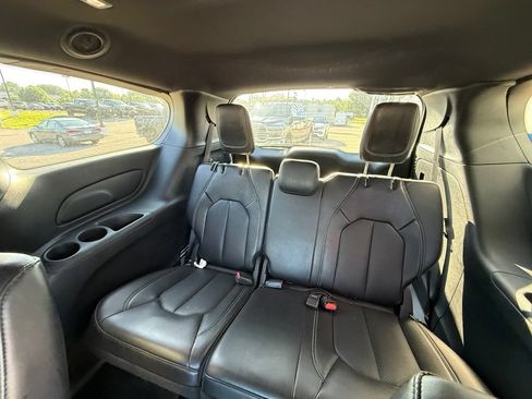 Used 2025 Chrysler Pacifica Select FWD image 26