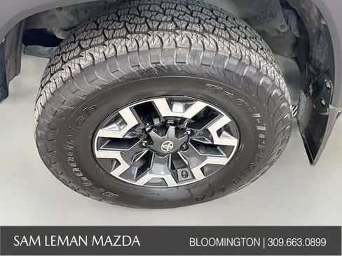Used 2022 Toyota Tacoma TRD Off-Road w/ TRD Premium Off Road Package AWD/4WD image 31