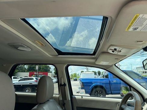 Used 2010 Ford Escape XLT AWD/4WD image 12