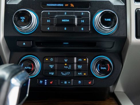 Used 2018 Ford F150 Lariat w/ Equipment Group 502A Luxury AWD/4WD image 45