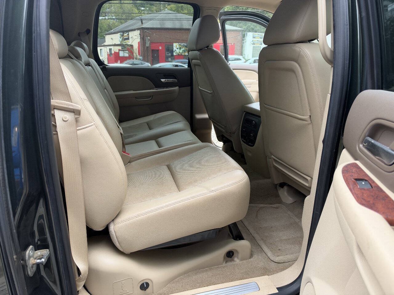 Used 2013 Chevrolet Avalanche LTZ AWD/4WD image 15