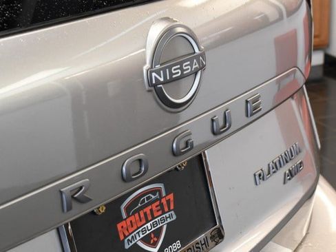 Used 2025 Nissan Rogue Platinum w/ Platinum Premium Package AWD/4WD image 15