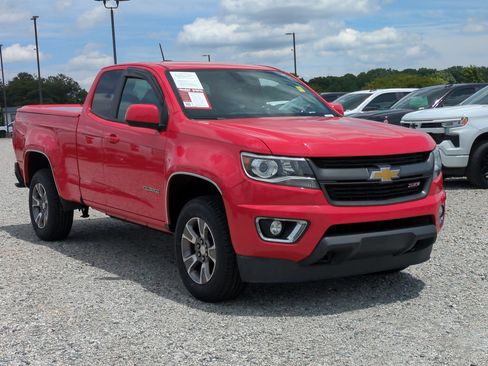 Used 2015 Chevrolet Colorado Z71 RWD image 2