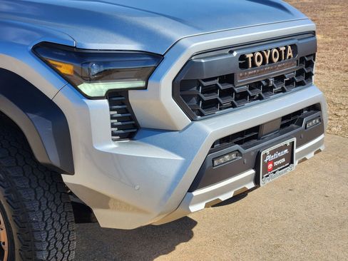 Used 2025 Toyota Tacoma Trailhunter image 12