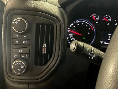 Used 2022 Chevrolet Silverado 1500 Custom image 23