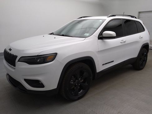 Used 2021 Jeep Cherokee Latitude Plus FWD image 2
