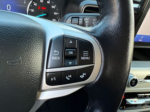 Used 2022 Ford Explorer XLT w/ Equipment Group 202A AWD/4WD image 19