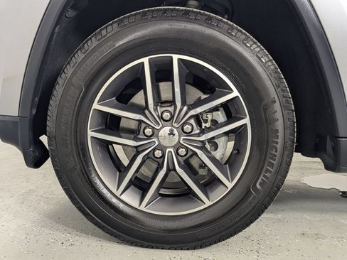 Used 2018 Jeep Grand Cherokee Limited w/ Trailer Tow Group IV RWD image 9