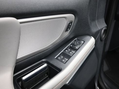 Used 2025 Ford Expedition Active image 11