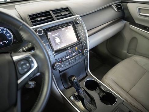 Used 2017 Toyota Camry XLE image 18