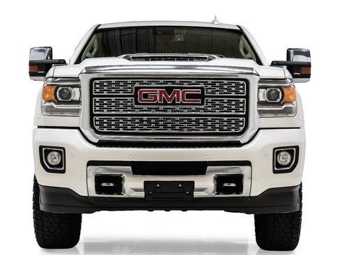 Used 2018 GMC Sierra 3500 Denali w/ Duramax Plus Package AWD/4WD image 7