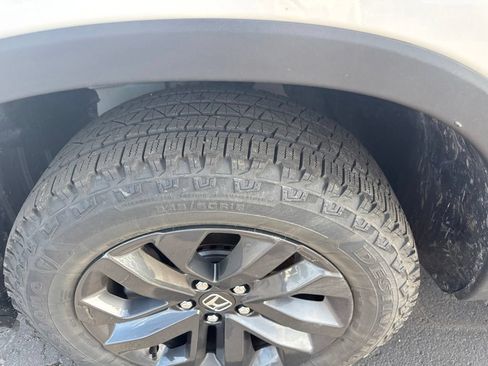 Used 2025 Honda Ridgeline Sport image 11