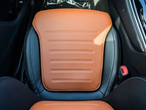 Used 2025 Mercedes-Benz GLC 350e 4MATIC image 31