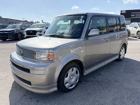 Used 2005 Scion xB FWD image 8