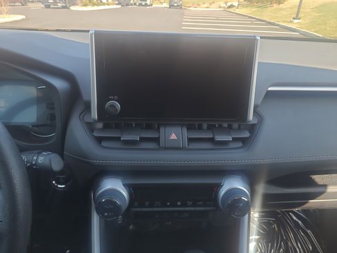 Certified 2025 Toyota RAV4 XLE AWD/4WD image 19