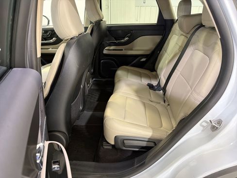 Used 2025 Lincoln Corsair AWD image 24