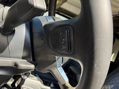 Used 2022 Jeep Gladiator Overland image 14