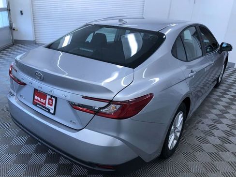 Used 2025 Toyota Camry LE image 32