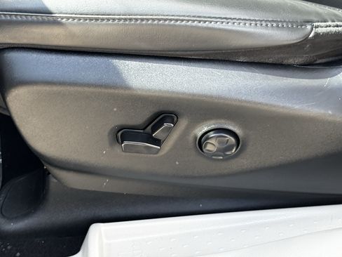 Used 2023 Chrysler Pacifica Touring-L FWD image 24