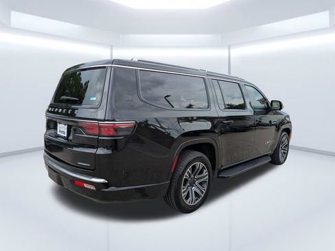 Used 2024 Jeep Wagoneer L Series II RWD image 4