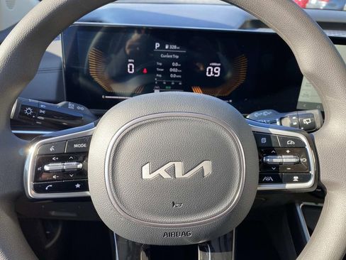 New 2026 Kia Carnival LX image 13