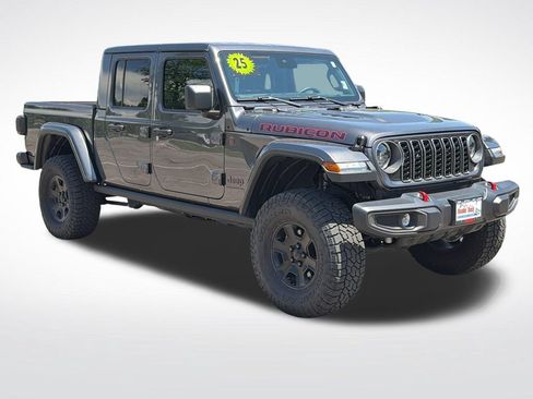 Used 2025 Jeep Gladiator Rubicon w/ Convenience Group AWD/4WD image 9