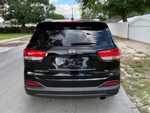 Used 2017 Kia Sorento LX image 7