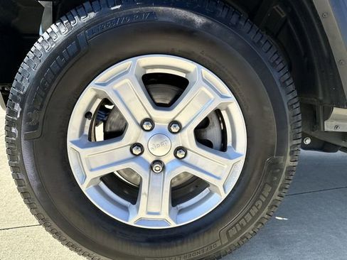 Used 2020 Jeep Wrangler Sport image 21