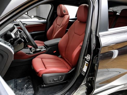 Used 2025 BMW X4 xDrive30i w/ Premium Package image 33