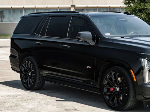 Used 2026 Cadillac Escalade V w/ LPO, ONYX Package AWD/4WD image 26