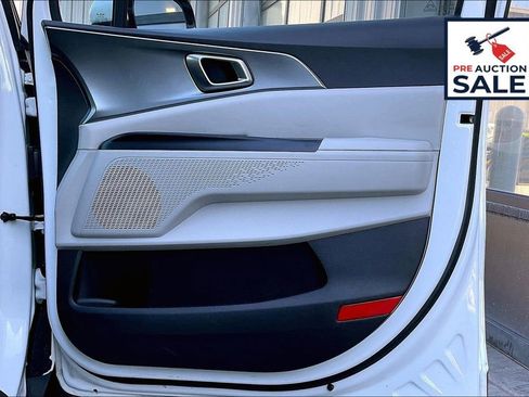 Used 2024 Kia Carnival LX image 22