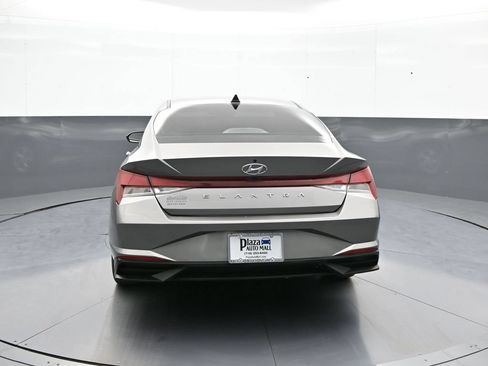 Certified 2023 Hyundai Elantra SE FWD image 7
